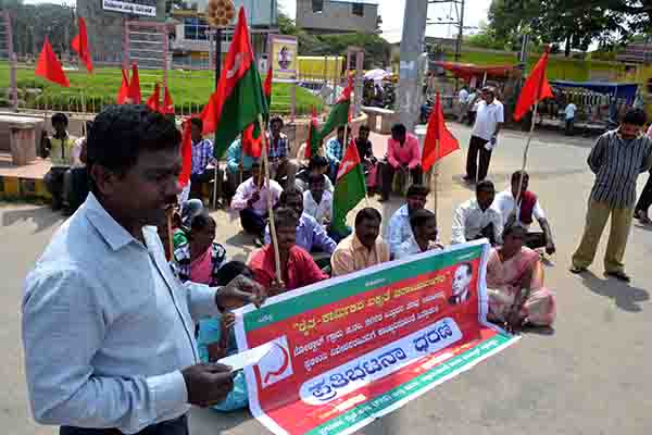 ಚಿಕ್ಕಮಗಳೂರು: ಭೂಮಿ ಕಾಯ್ದಿರಿಸಲು ಒತ್ತಾಯಿಸಿ ಧರಣಿ